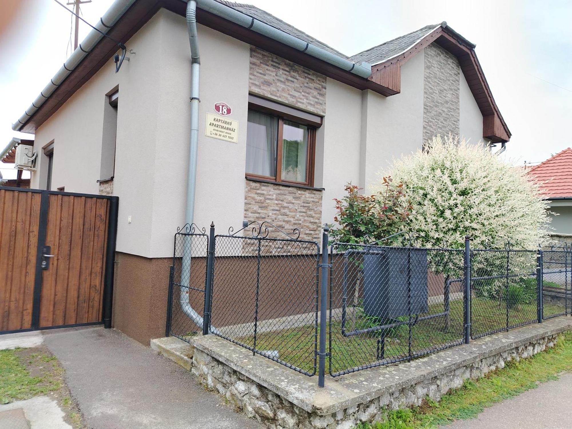 Kaptarko Apartmanhaz Demjén Exteriör bild